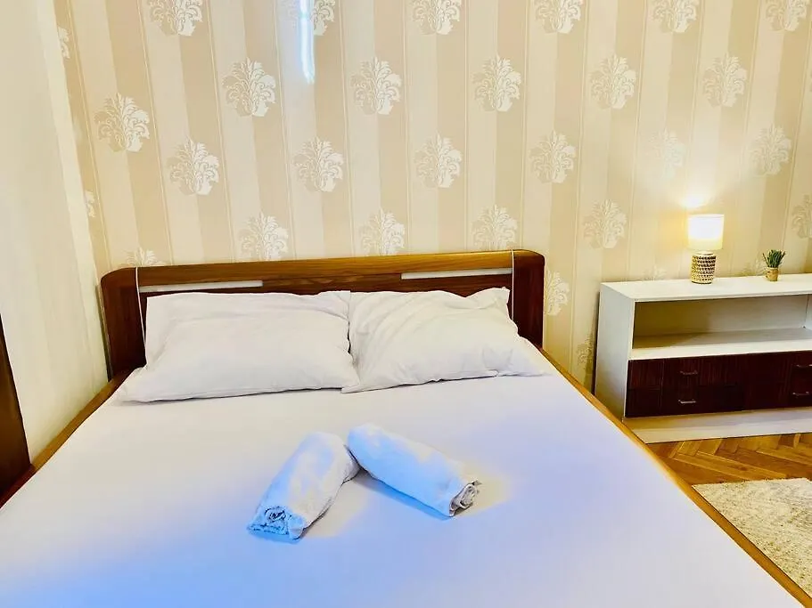 Hotel Apartment In Prague 2 Square