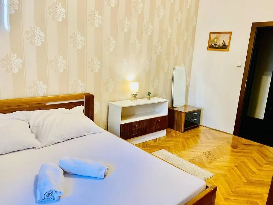 Hotel Apartment In Prague 2 Square 0*,
