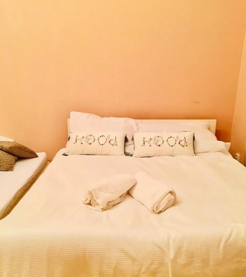 Hotel Apartment In Prague 2 Square