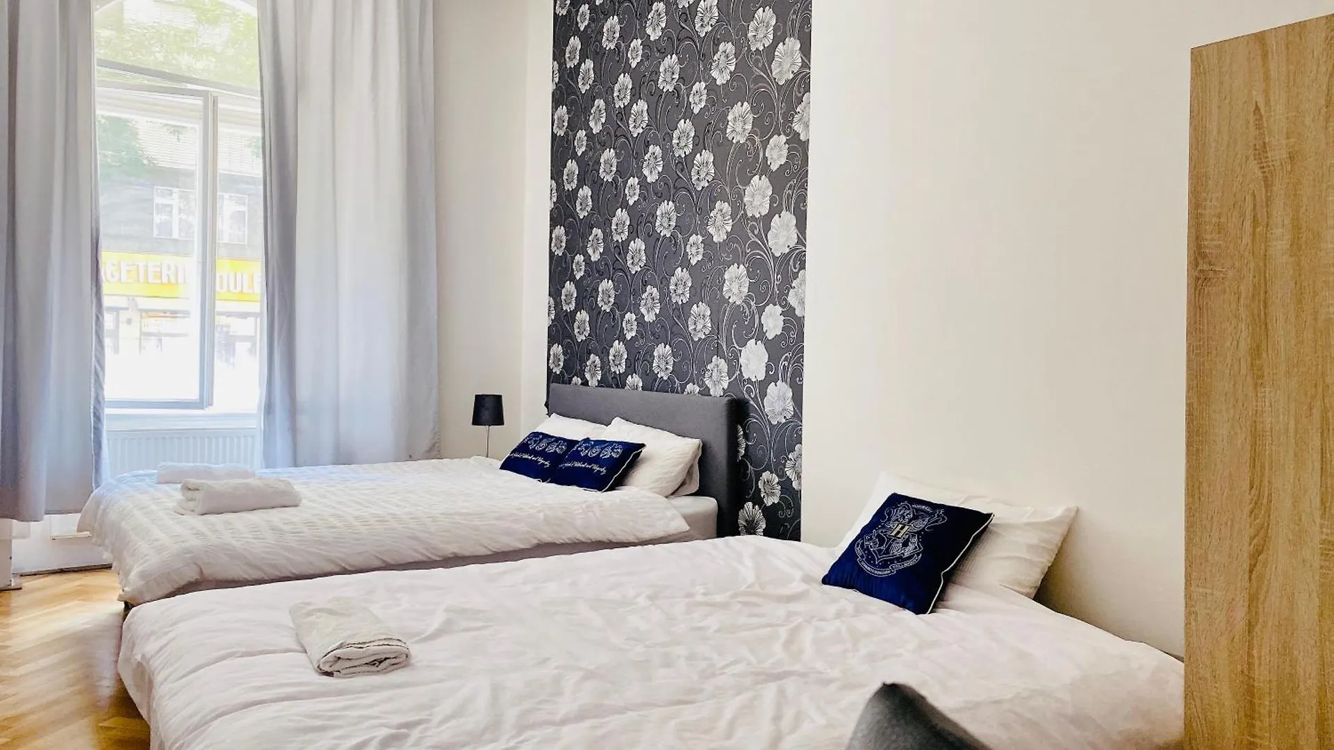 Hotel Apartment In Prague 2 Square