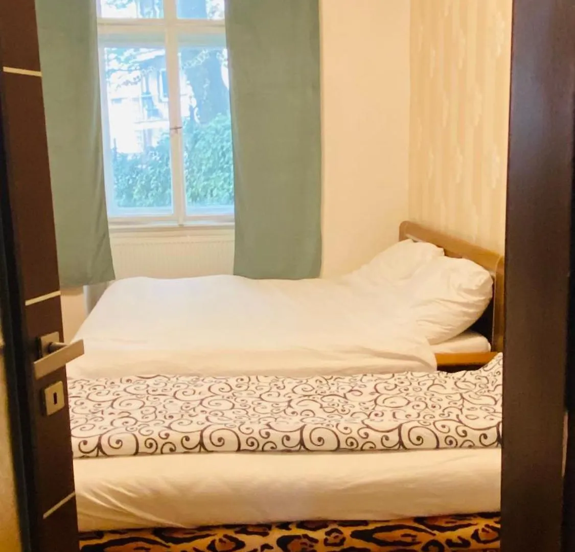 Hotel Apartment In Prague 2 Square