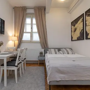 Apartmán Cozy Local Naplavka In Center, Praha